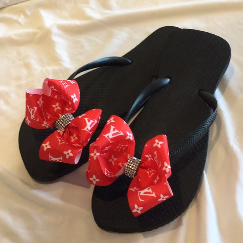 Bow Flip Flops/Black Flip Flops/Red LV Bow